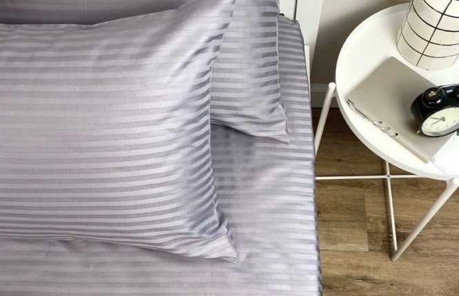 Комплект постельного белья Семейный Сатин Страйп 1*1 см (135 гр/кв.м.) серый фото |от производителя компании Одеялко